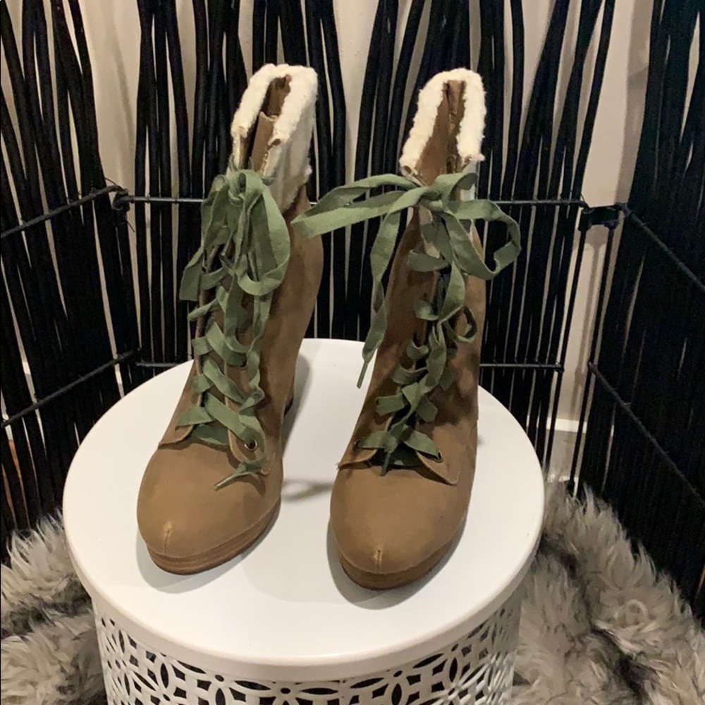 (PRE-LOVED) RESTRICTED WOMEN WEDGE HEEL BOOTS💖 - Picture 1 of 6